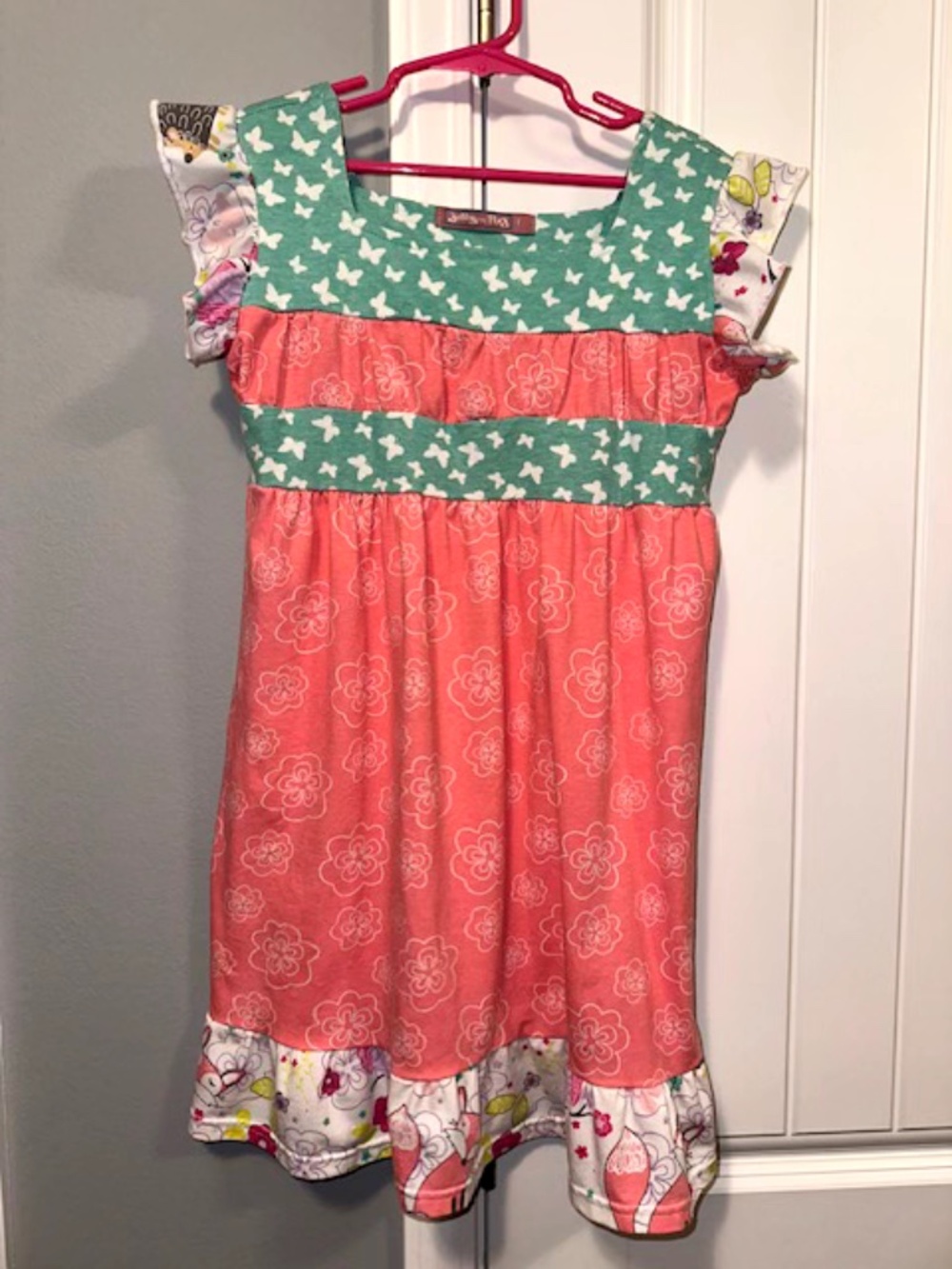 Jelly the Pug girls size 7 dress. White Pink Aqua woodland butterfly. Worn once